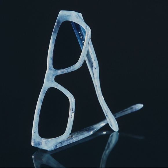 Quay Australia NoApologies Arctic Tort Frame/Blue Grad. Lens Limited Edition!!? main image 4